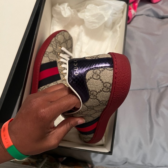 Authentic men Gucci sneakers - Picture 1 of 3